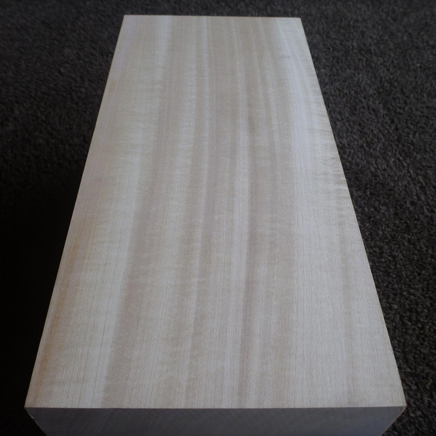 立体彫刻用材 シナ 300×140×140mm 143600140A 【この商品は送料無料です】