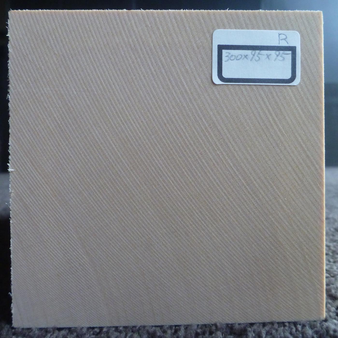 立体彫刻用材 シナ 300×95×95mm 143600095R【この商品は送料無料です】