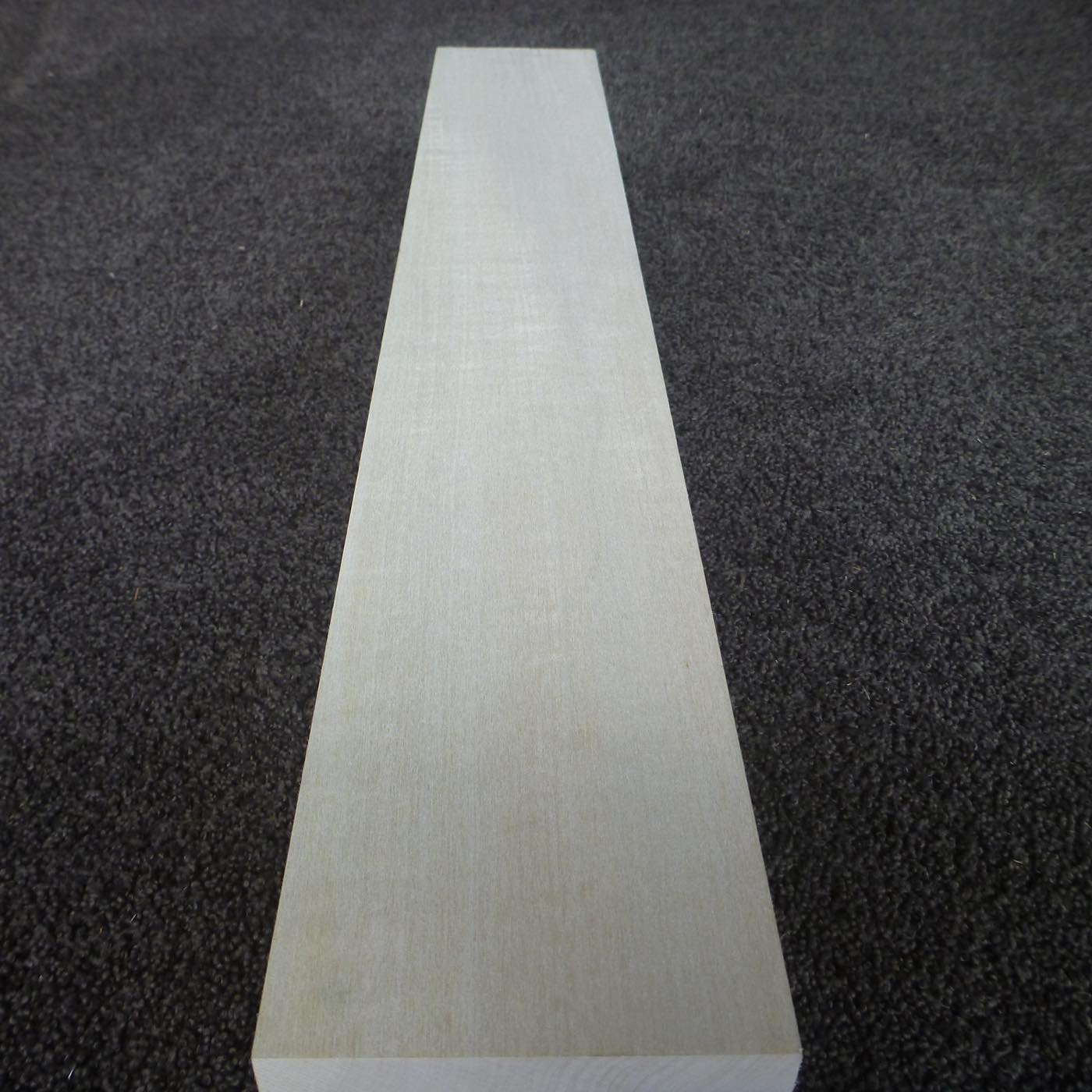 立体彫刻用材 シナ 600×90×90mm 143350090R【この商品は送料無料です】