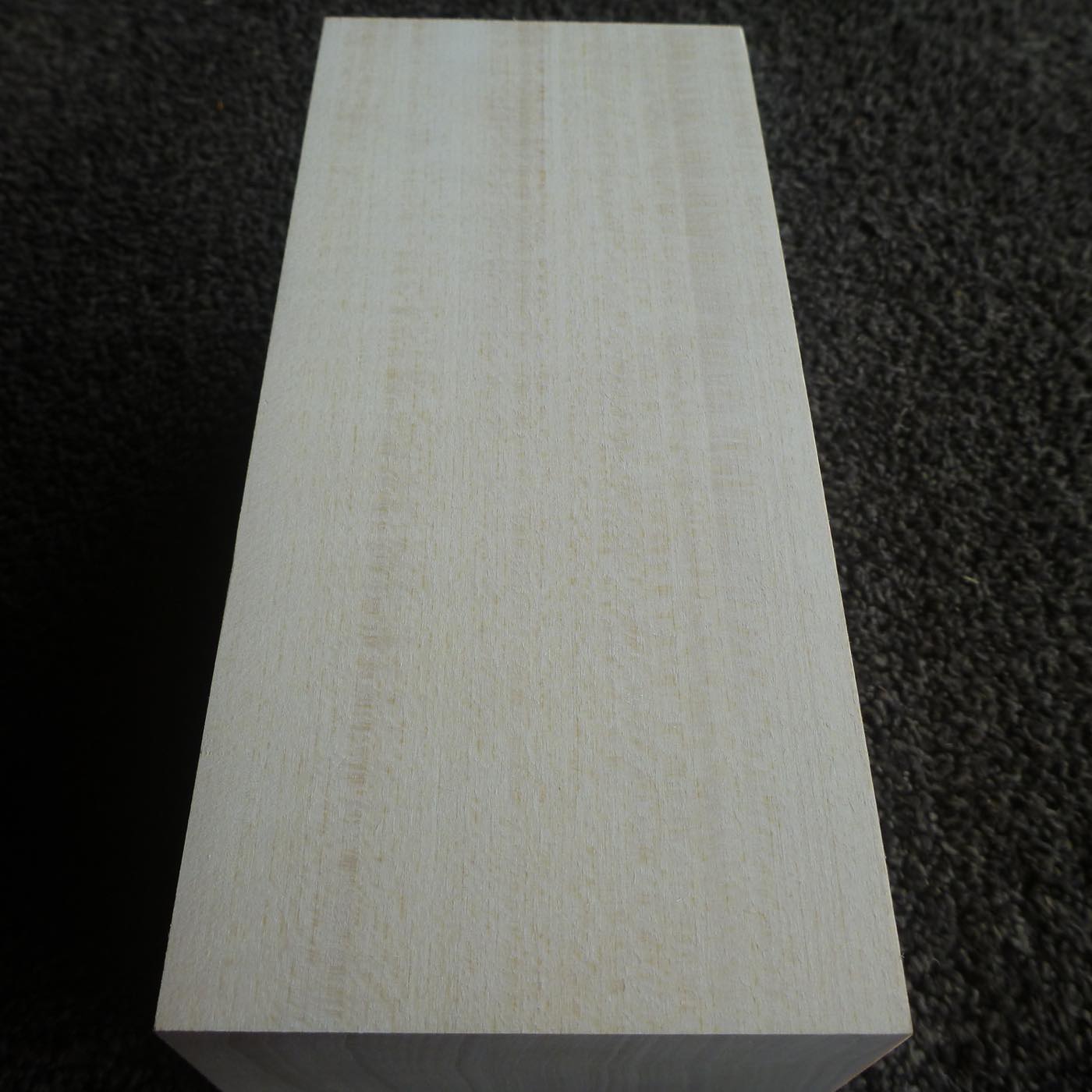 立体彫刻用材 シナ 200×90×90mm 143800090R【この商品は送料無料です】