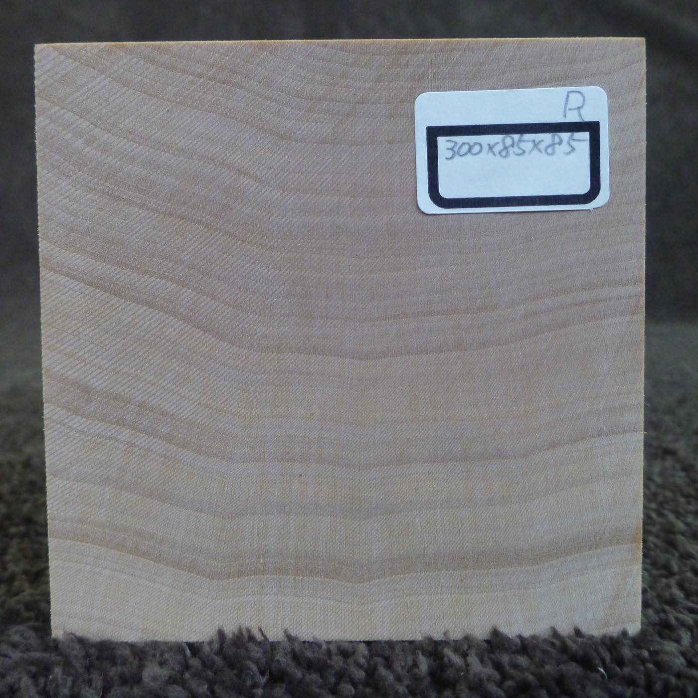 立体彫刻用材 シナ 300×85×85mm 143600085R【この商品は送料無料です】