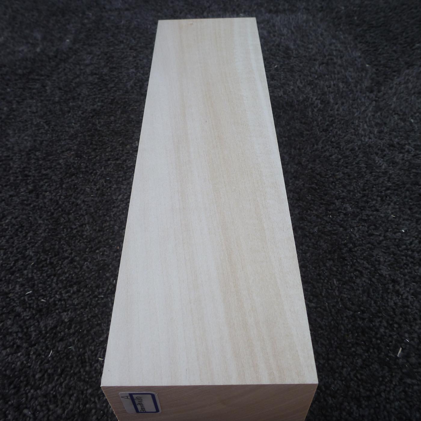 立体彫刻用材 シナ 300×80×80mm 143600080A【この商品は送料無料です】
