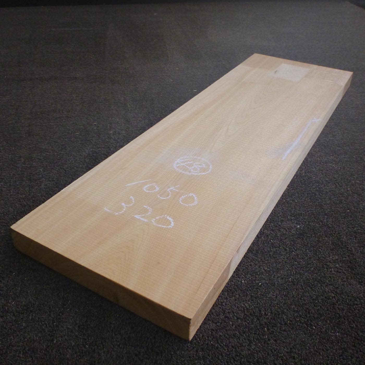 長野県と岐阜県の美しい木曽谷で育った檜(桧)を使用した彫刻材