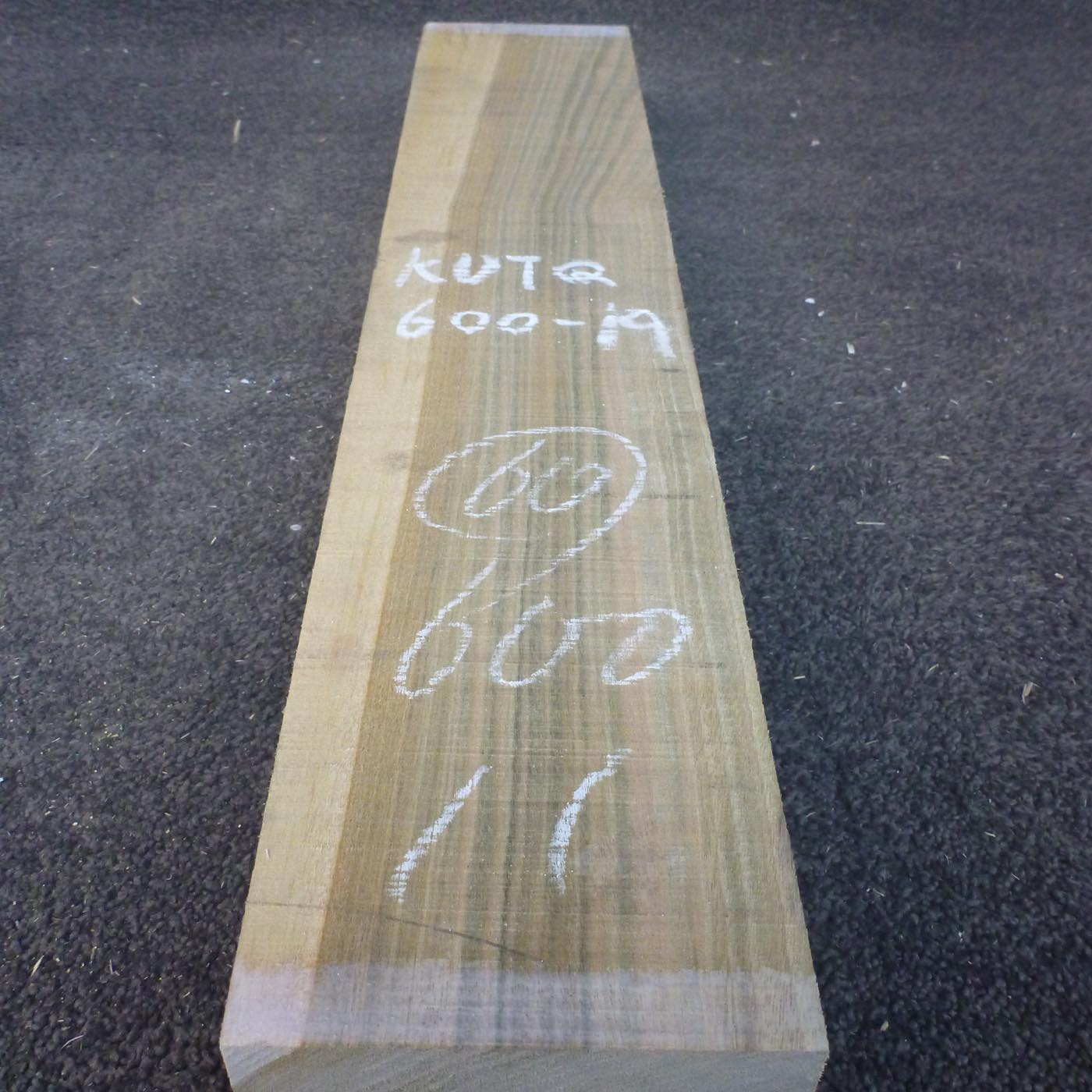 彫刻材 楠 柾目 ラフ材 L600×T60×W110mm KUTQ600-19 定番商品