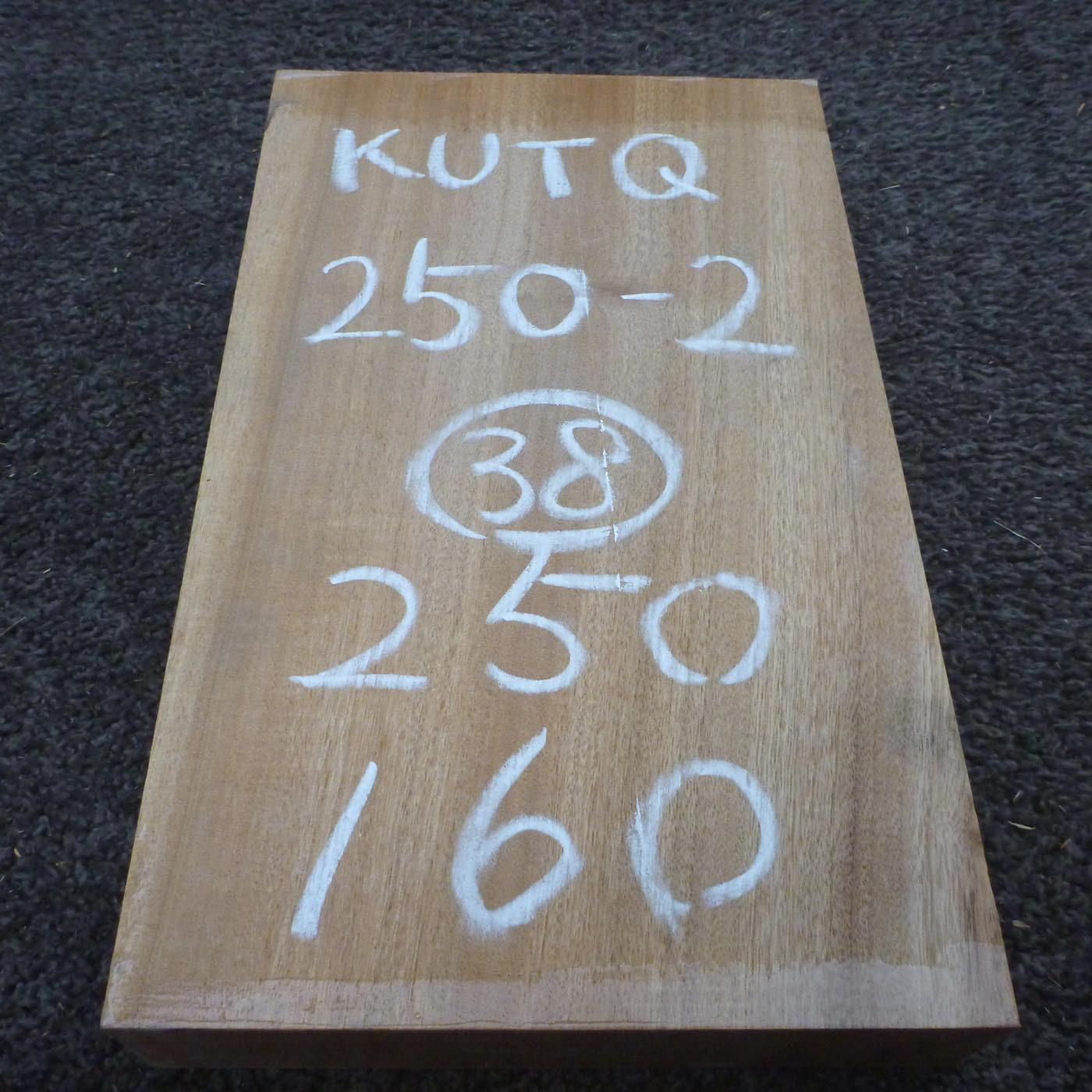 彫刻材 楠 柾目 ラフ材 L250×T38×W160mm KUTQ250-2 定番商品