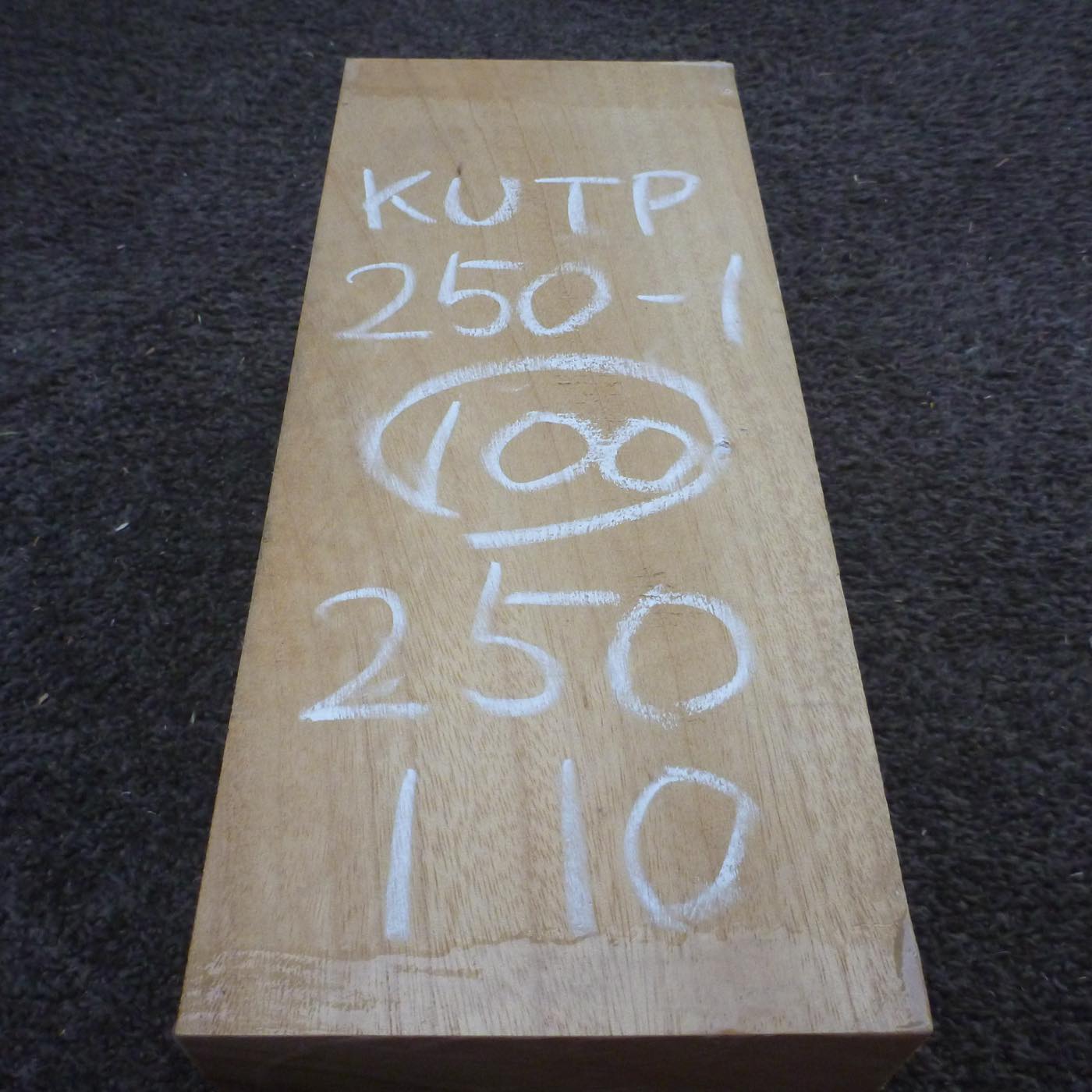 彫刻材 楠 板目 ラフ材 L250×T100×W110mm KUTP250-1 定番商品