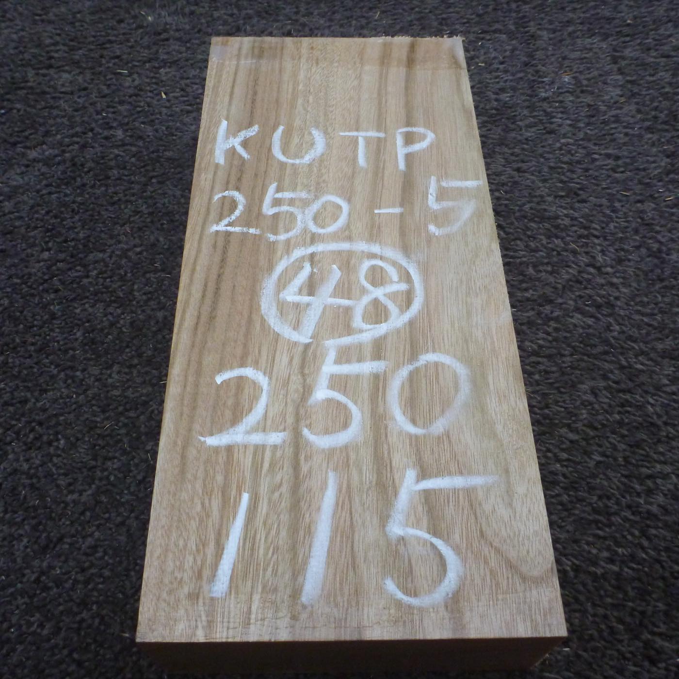 彫刻材 楠 板目 ラフ材 L250×T48×W115mm KUTP250-5 定番商品