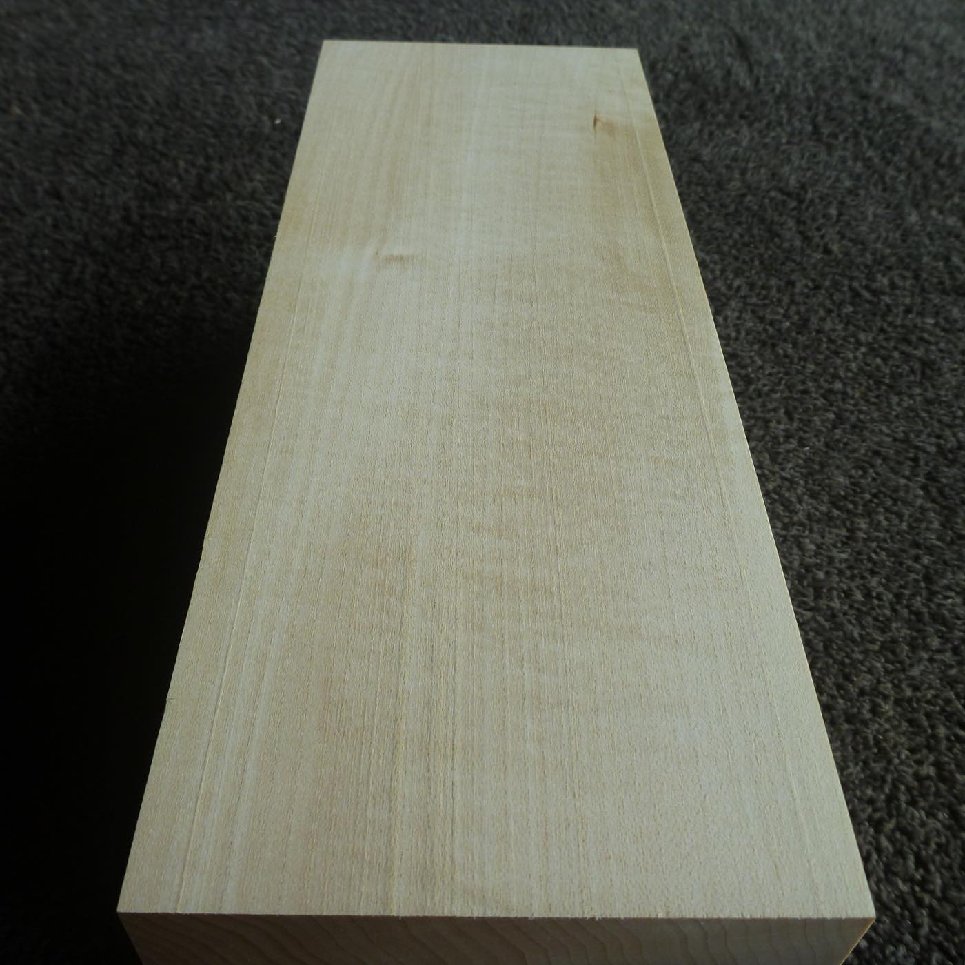 立体彫刻用材 シナ 300×110×110mm 143600110R 【この商品は送料無料です】