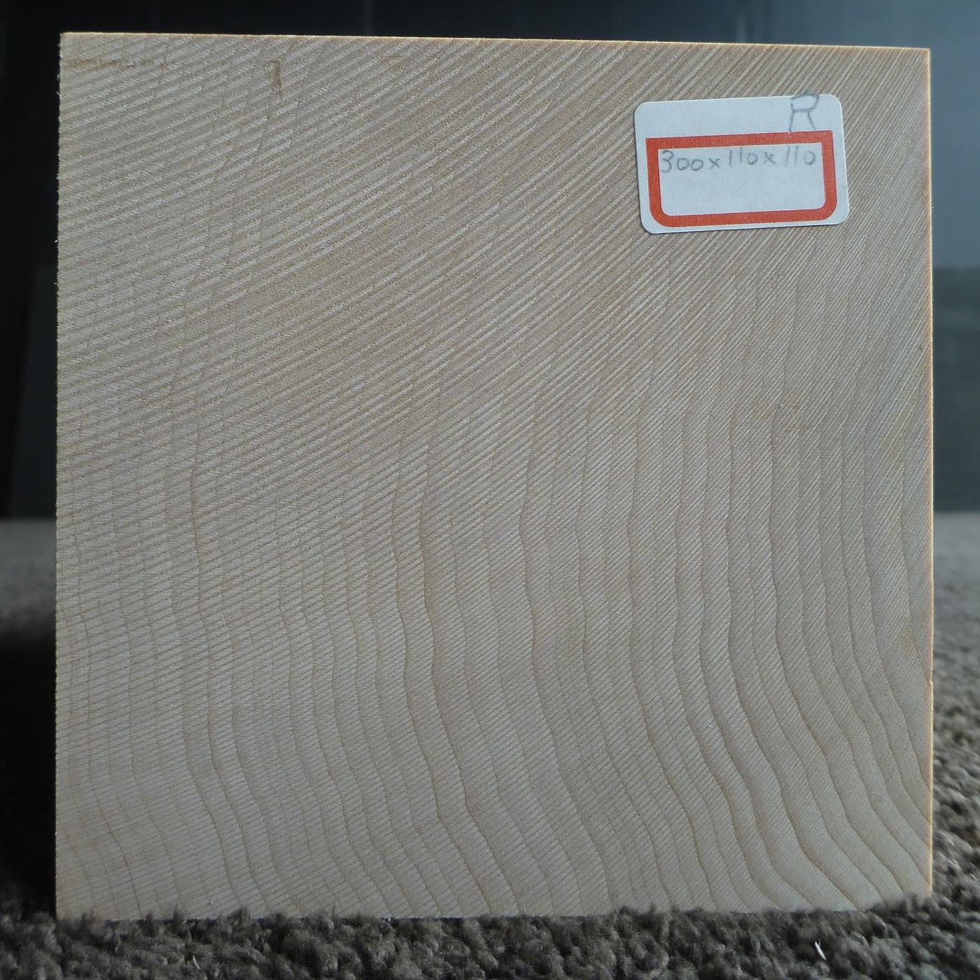 立体彫刻用材 シナ 300×110×110mm 143600110R 【この商品は送料無料です】