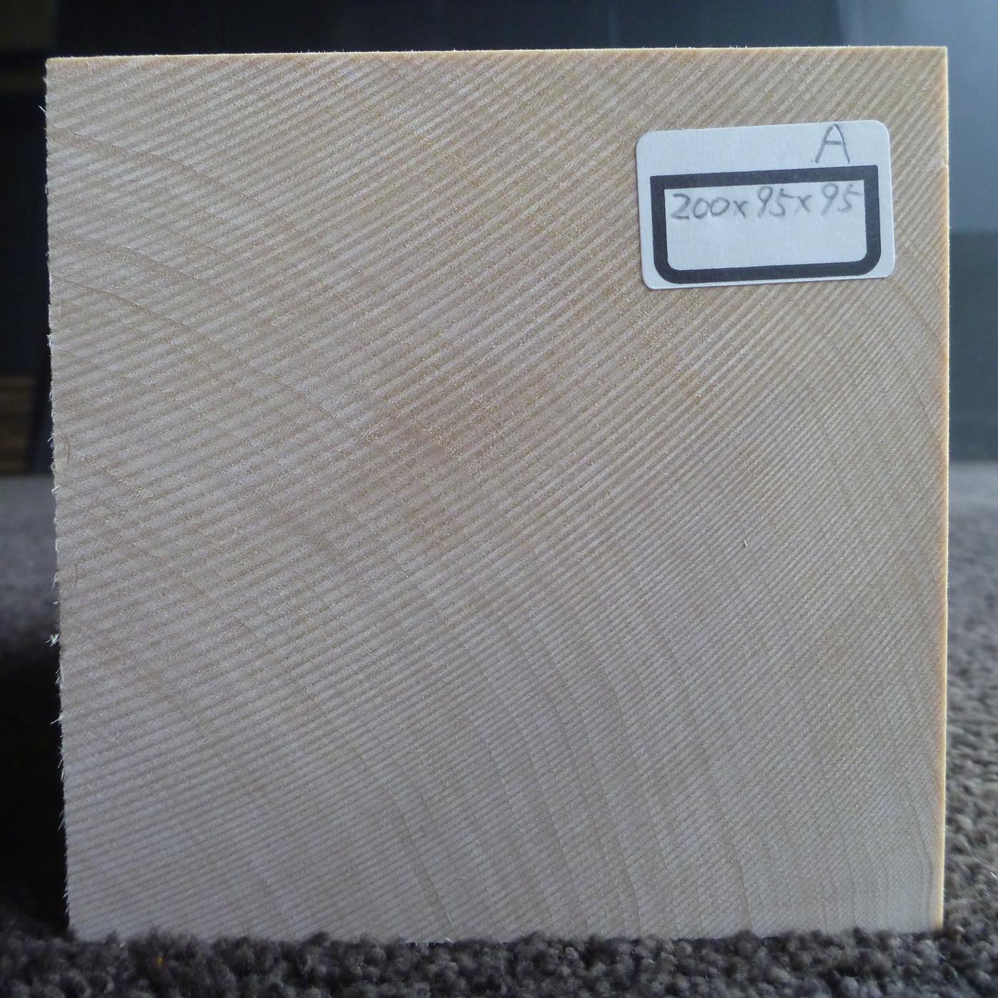 立体彫刻用材 シナ 200×95×95mm 143800095A【この商品は送料無料です】