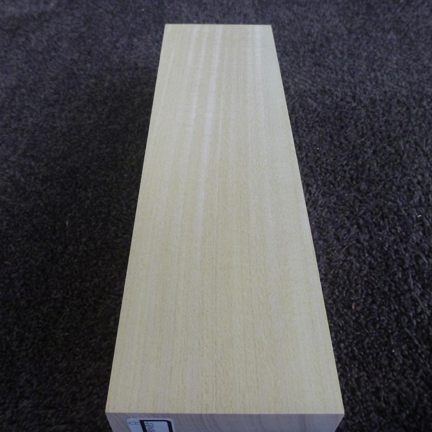 立体彫刻用材 シナ 300×85×85mm 143600085R【この商品は送料無料です】