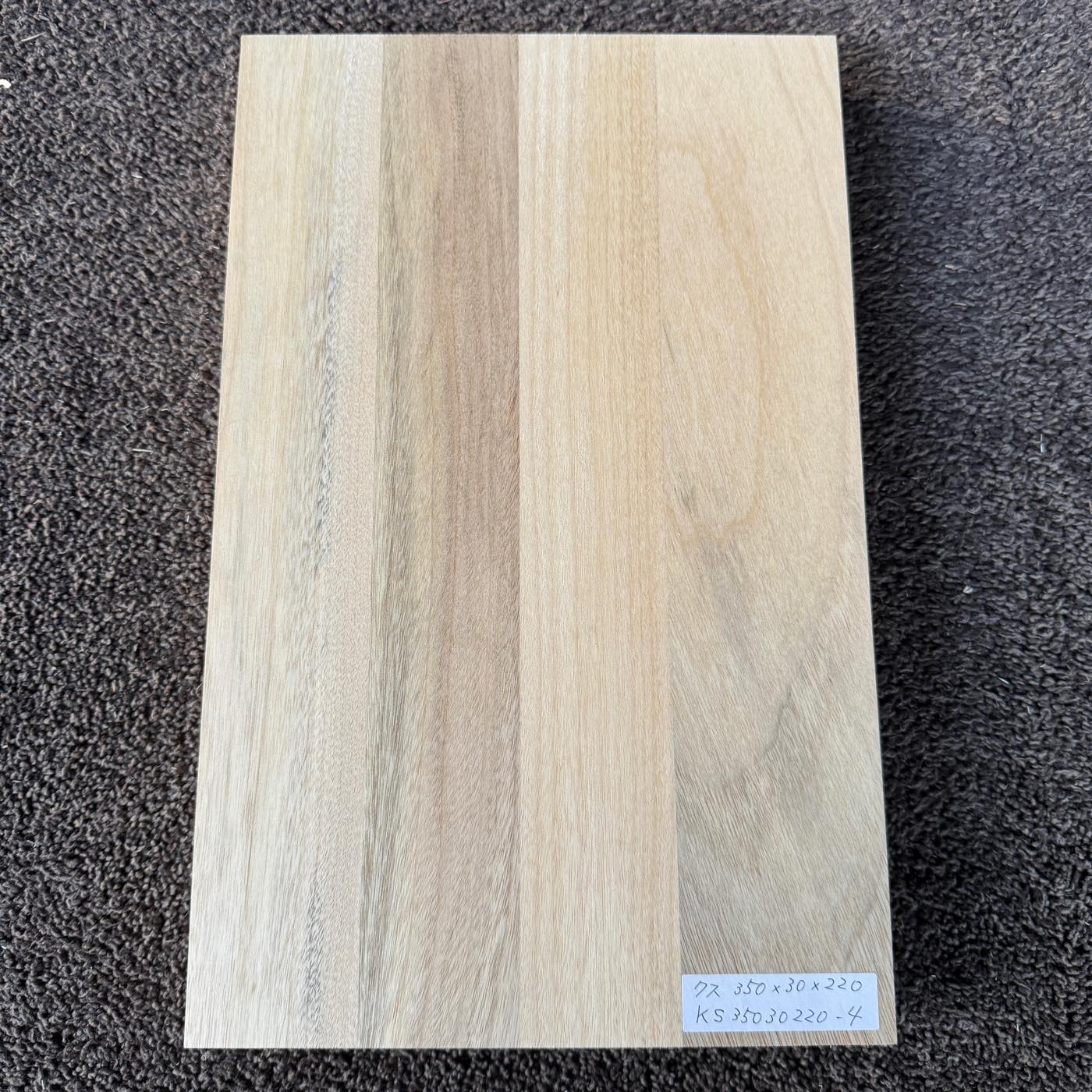 彫刻材 楠 はぎ板 プレナ仕上げ L350×T30×W220mm KS35030220-4 定番商品