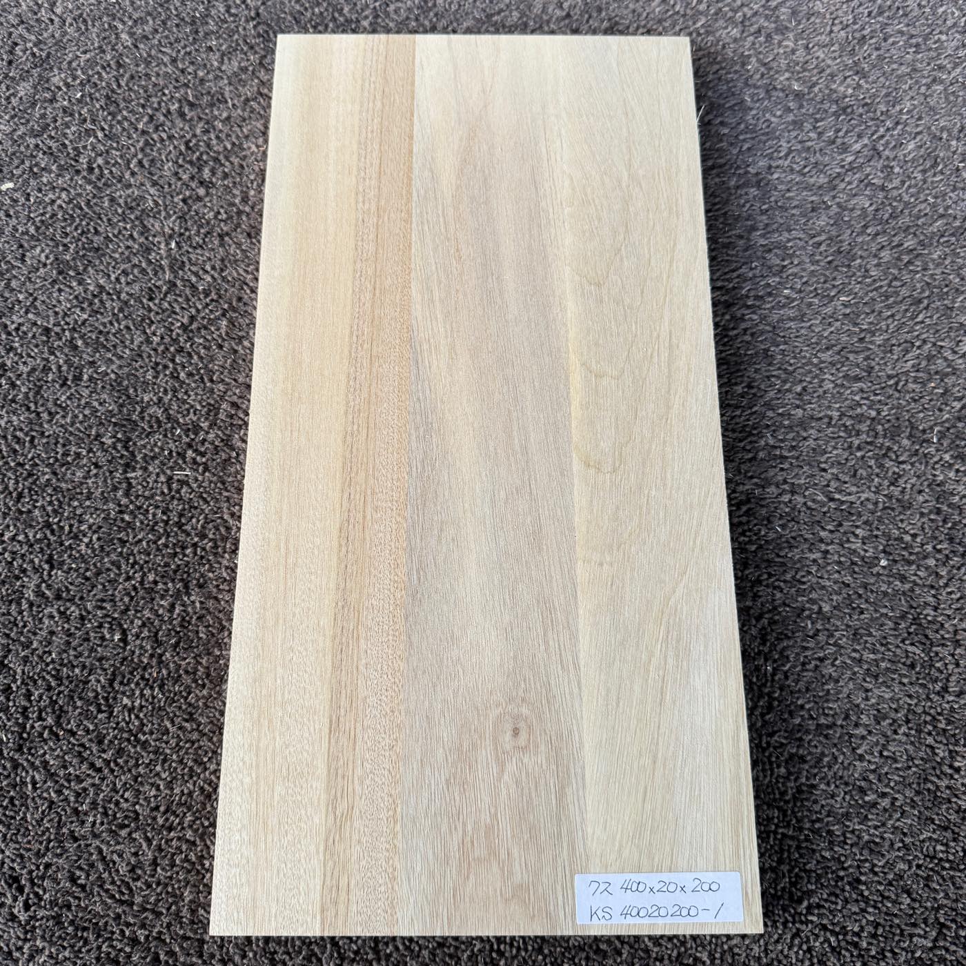 彫刻材 楠 はぎ板 プレナ仕上げ L400×T20×W200mm KS40020200-1 定番商品