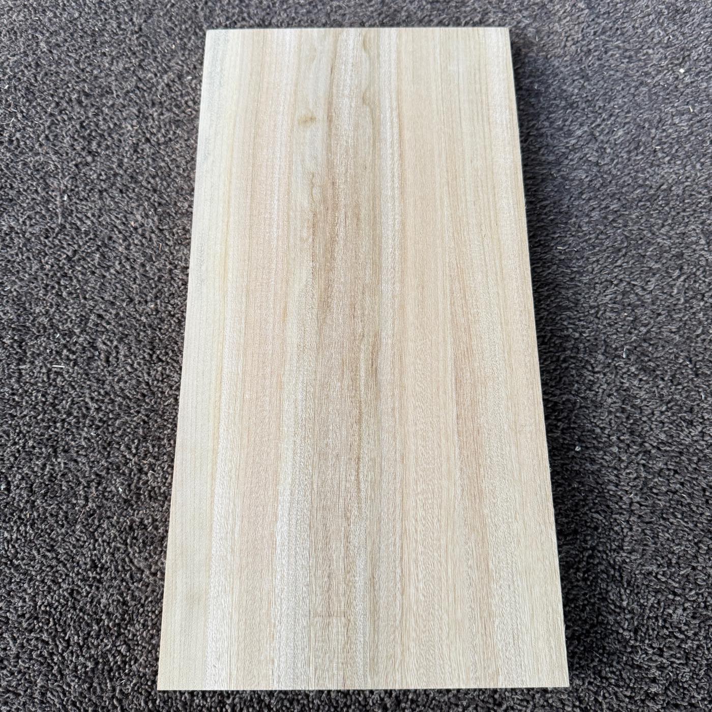 彫刻材 楠 はぎ板 プレナ仕上げ L400×T20×W200mm KS40020200-2 定番商品