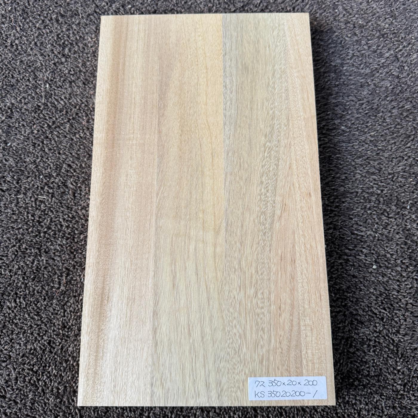 彫刻材 楠 はぎ板 プレナ仕上げ L350×T20×W200mm KS35020200-1 定番商品