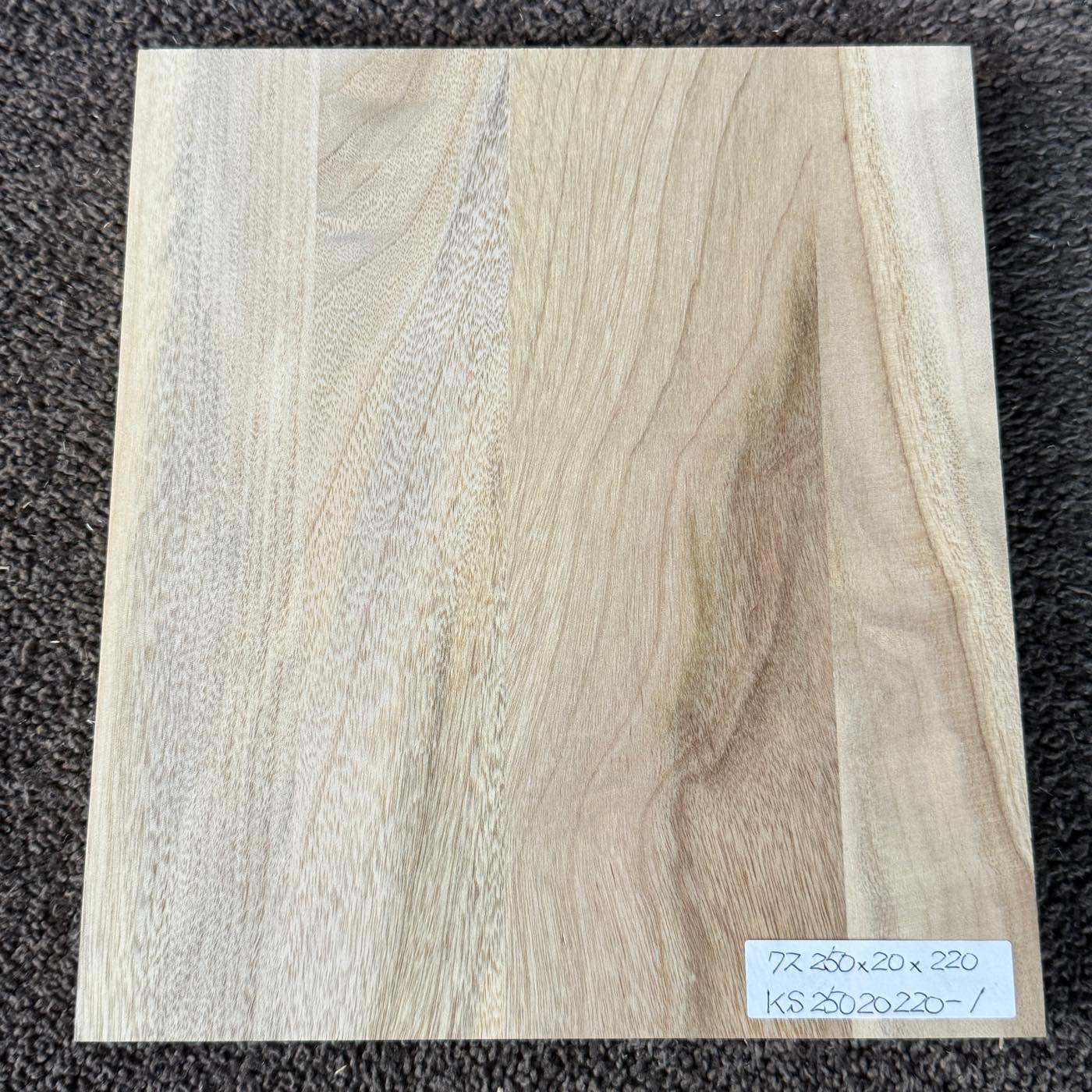 彫刻材 楠 はぎ板 プレナ仕上げ L250×T20×W220mm KS25020220-1 定番商品