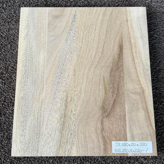 彫刻材 楠 はぎ板 プレナ仕上げ L250×T20×W220mm KS25020220-1 定番商品