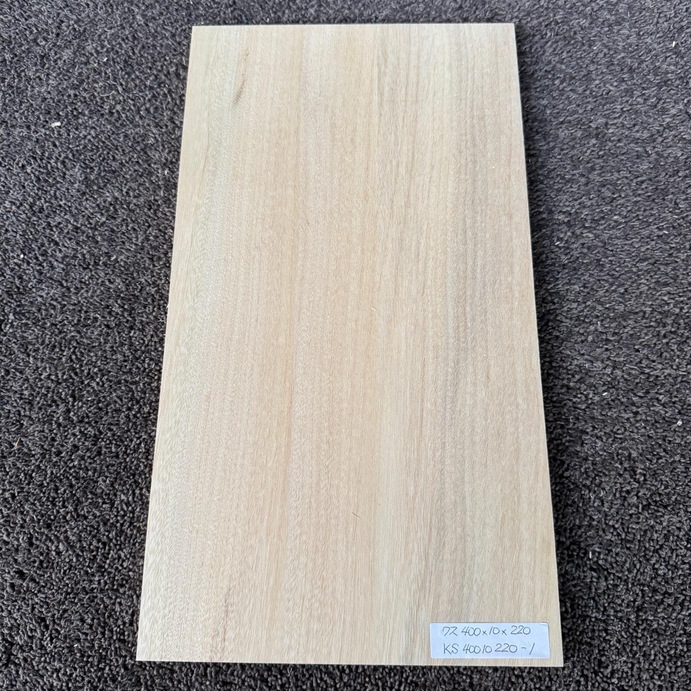 彫刻材 楠 はぎ板 プレナ仕上げ L400×T10×W220mm KS40010220-1 定番商品