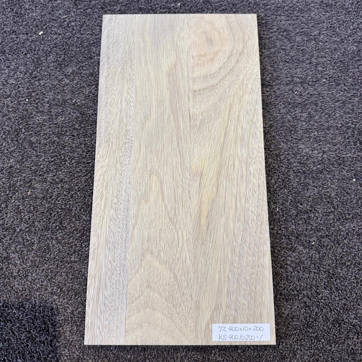 彫刻材 楠 はぎ板 プレナ仕上げ L400×T10×W200mm KS40010200-1 定番商品