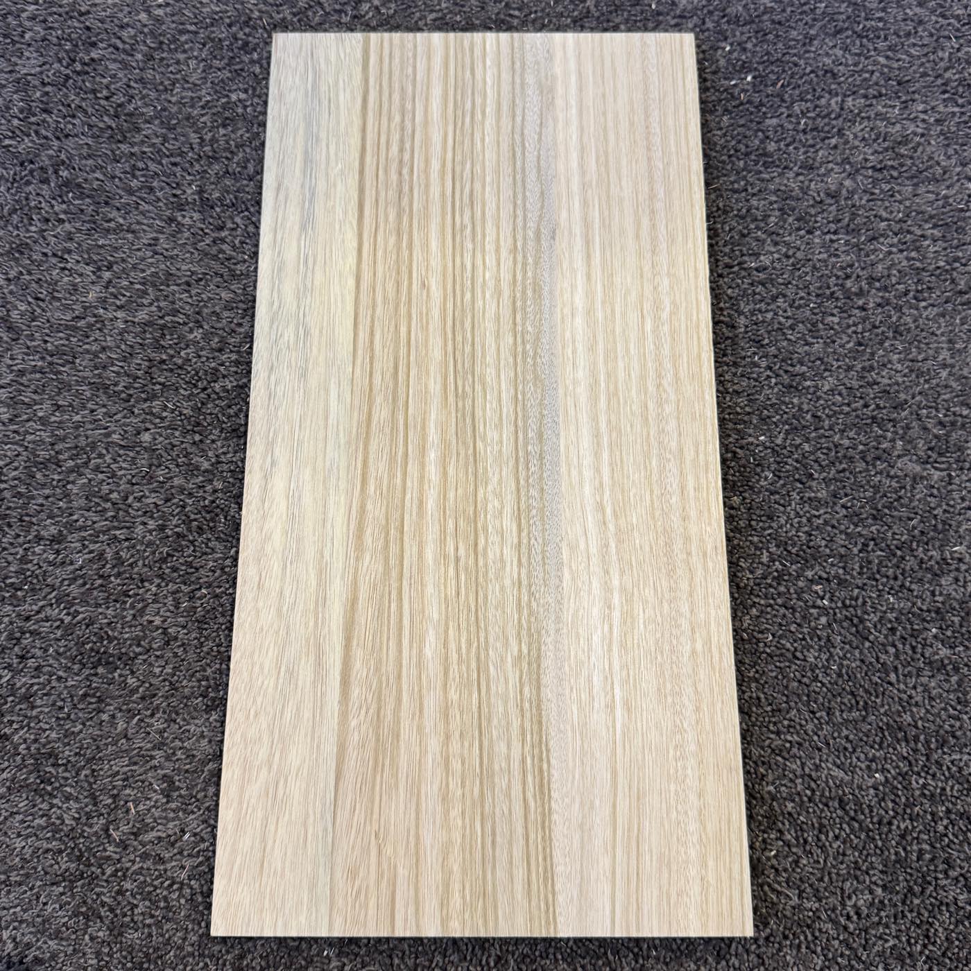 彫刻材 楠 はぎ板 プレナ仕上げ L400×T10×W200mm KS40010200-4 定番商品