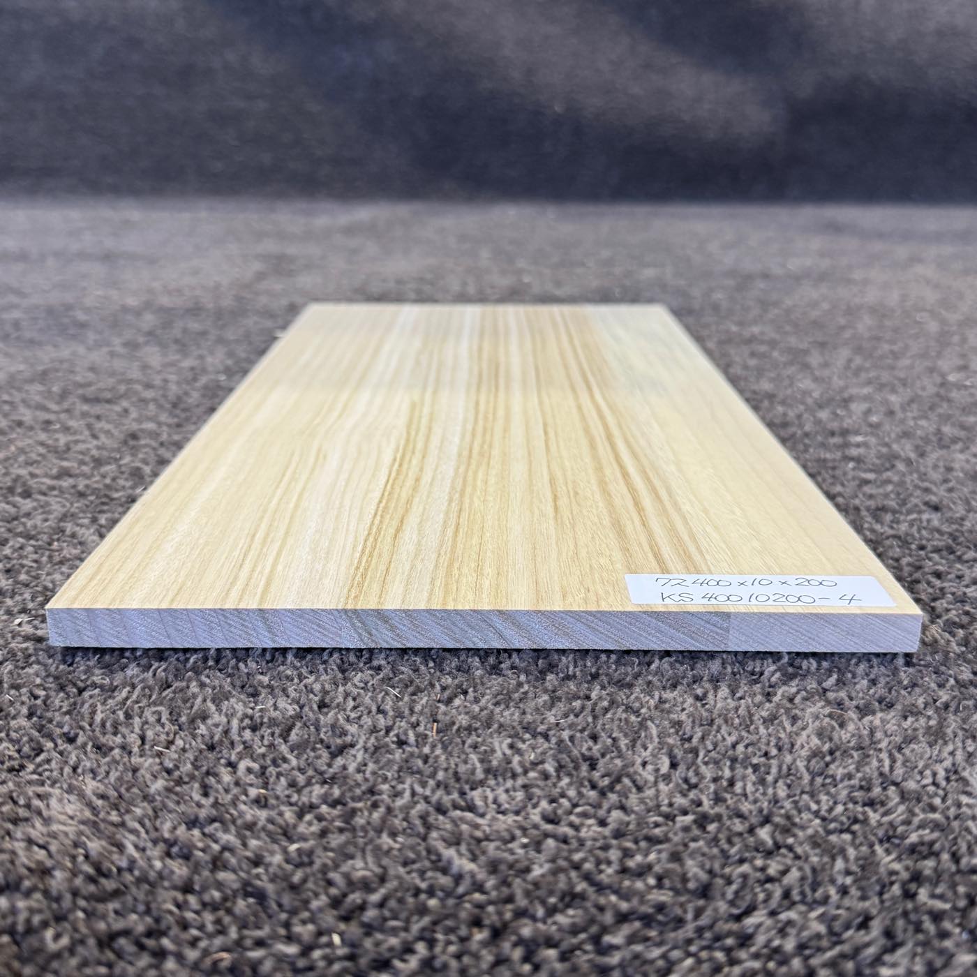 彫刻材 楠 はぎ板 プレナ仕上げ L400×T10×W200mm KS40010200-4 定番商品