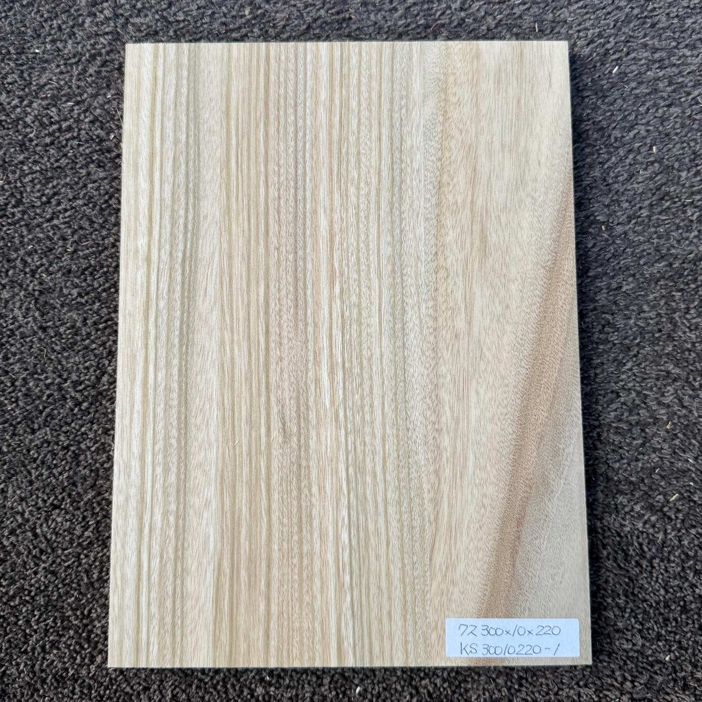 彫刻材 楠 はぎ板 プレナ仕上げ L300×T10×W220mm KS30010220-1 定番商品