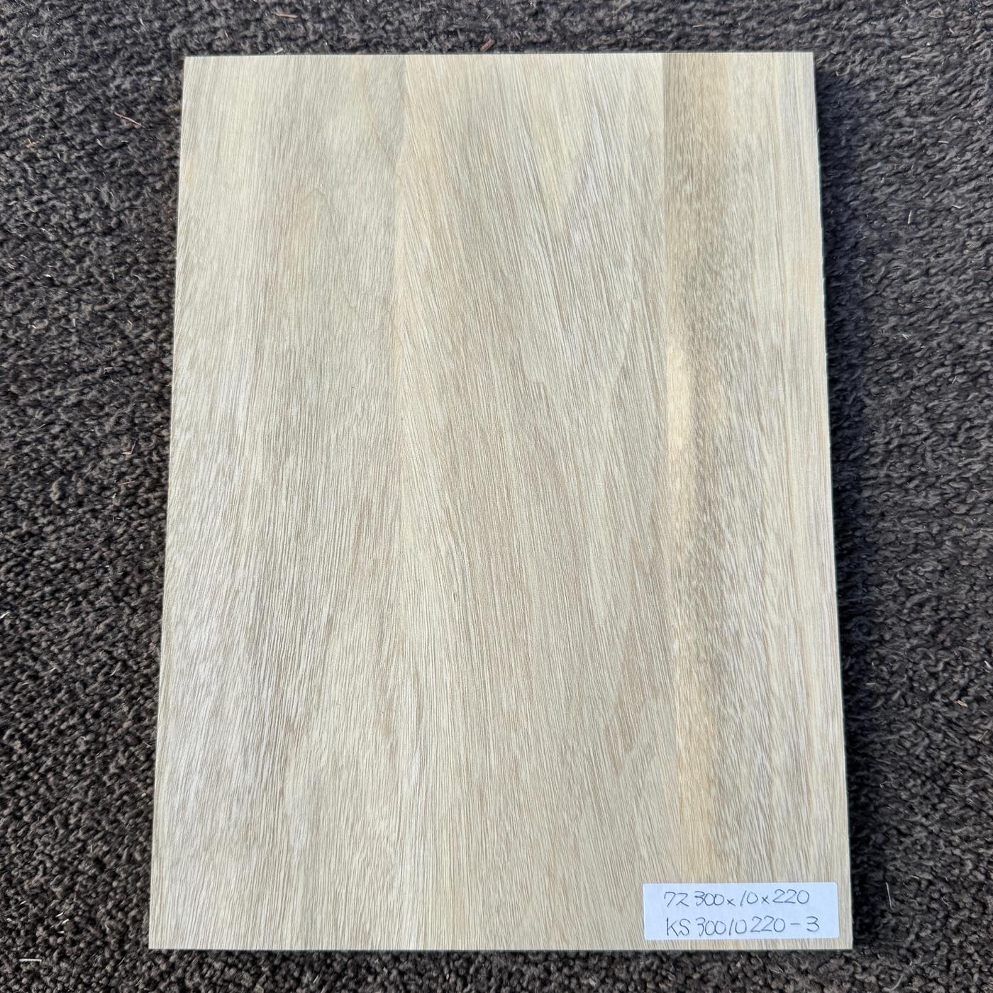 彫刻材 楠 はぎ板 プレナ仕上げ L300×T10×W220mm KS30010220-3 定番商品