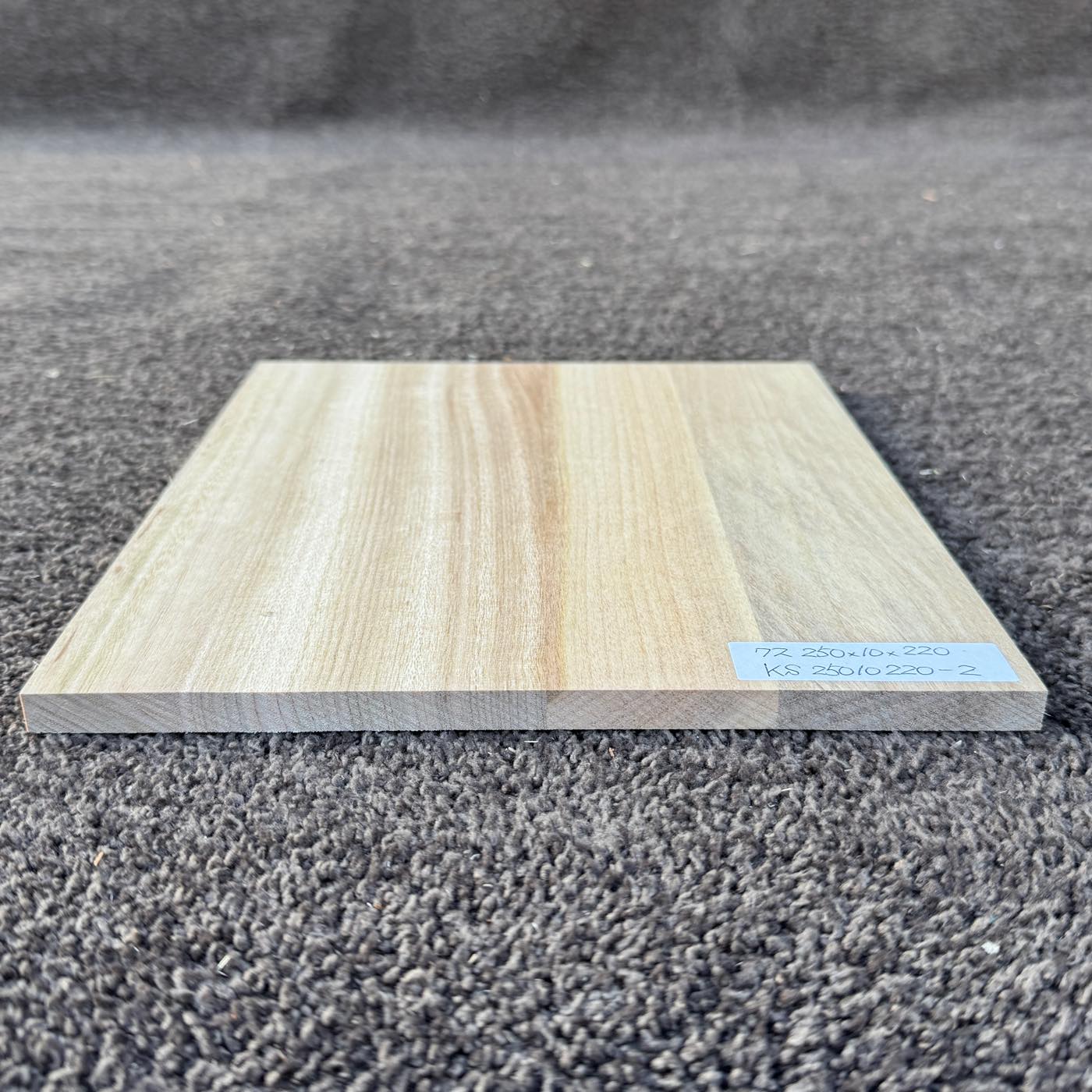 彫刻材 楠 はぎ板 プレナ仕上げ L250×T10×W220mm KS25010220-2 定番商品