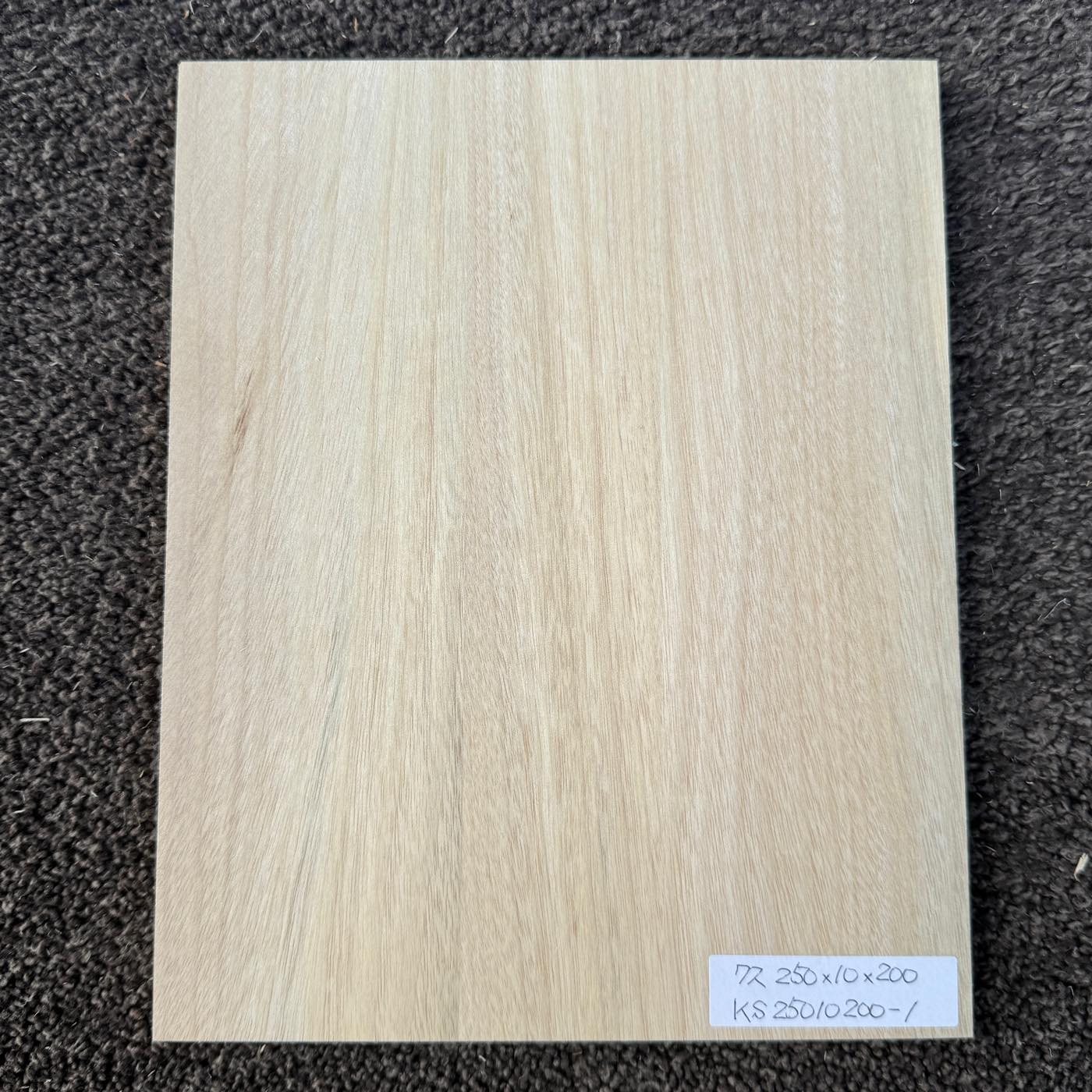 彫刻材 楠 はぎ板 プレナ仕上げ L250×T10×W200mm KS25010200-1 定番商品