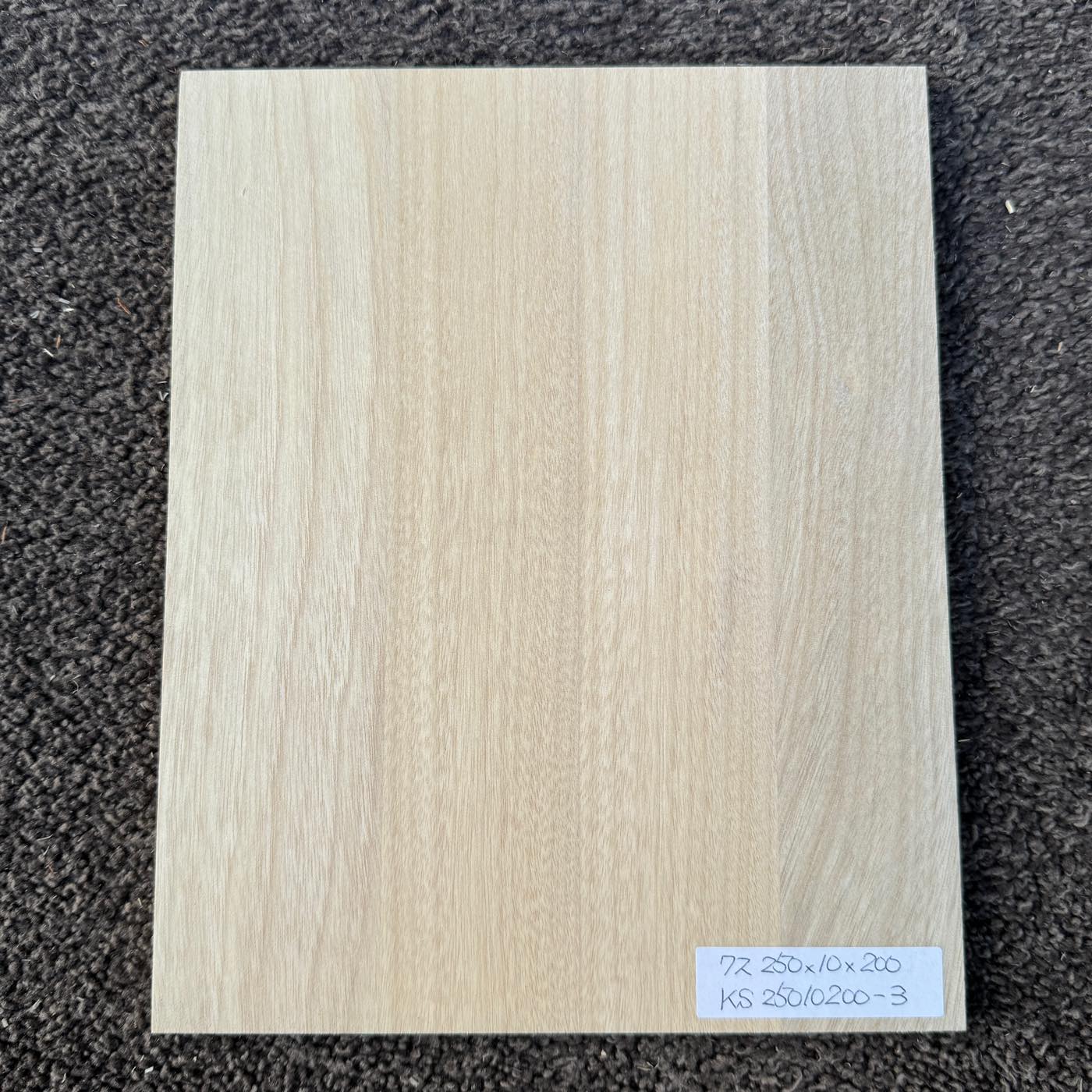 彫刻材 楠 はぎ板 プレナ仕上げ L250×T10×W200mm KS25010200-3 定番商品