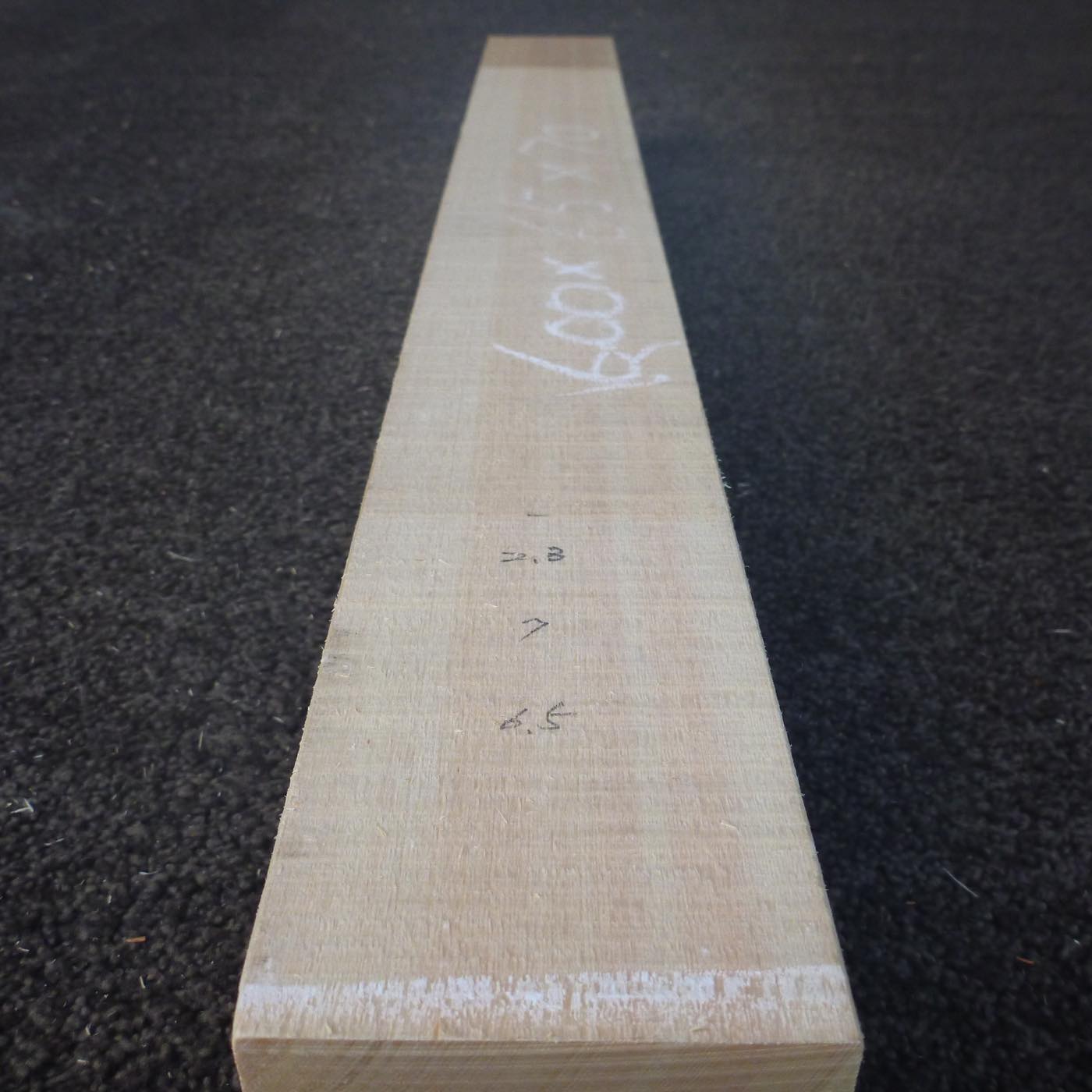 彫刻材 天然木曽檜 柾目盤 ラフ材 L600×T66×W68mm 2B066068 Bグレード 定番商品
