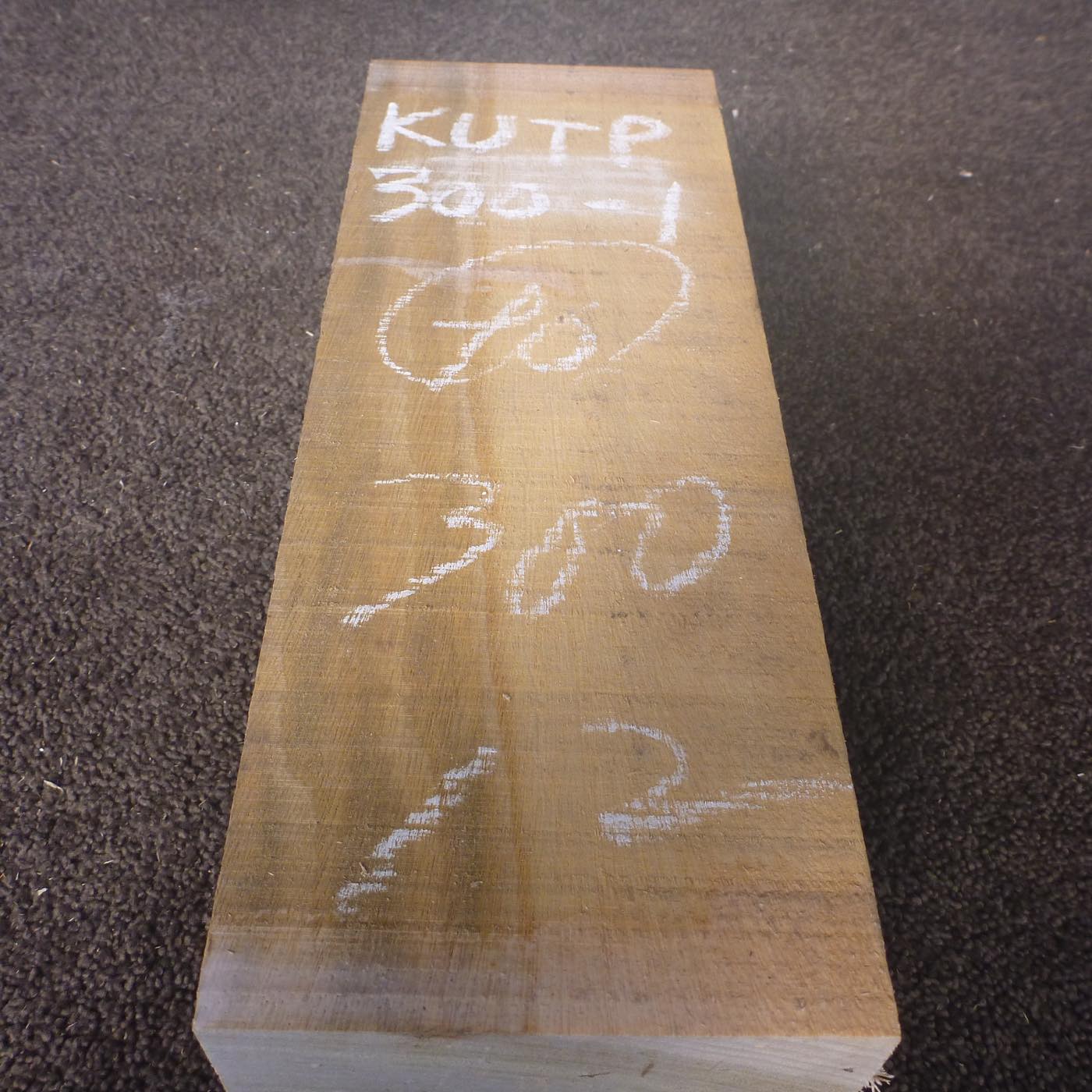 彫刻材 楠 板目 ラフ材 L300×T90×W120mm KUTP300-1  定番商品