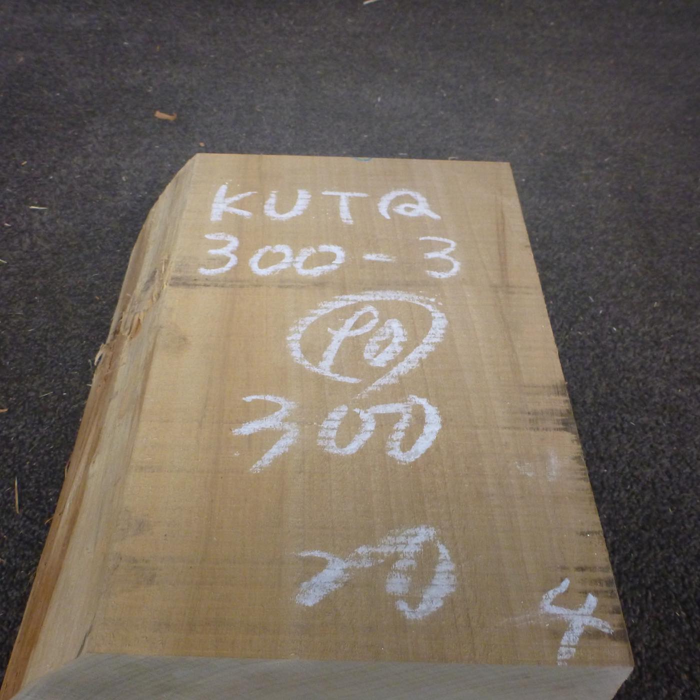 彫刻材 楠 柾目 ラフ材 L300×T90×W200mm KUTQ300-3 定番商品