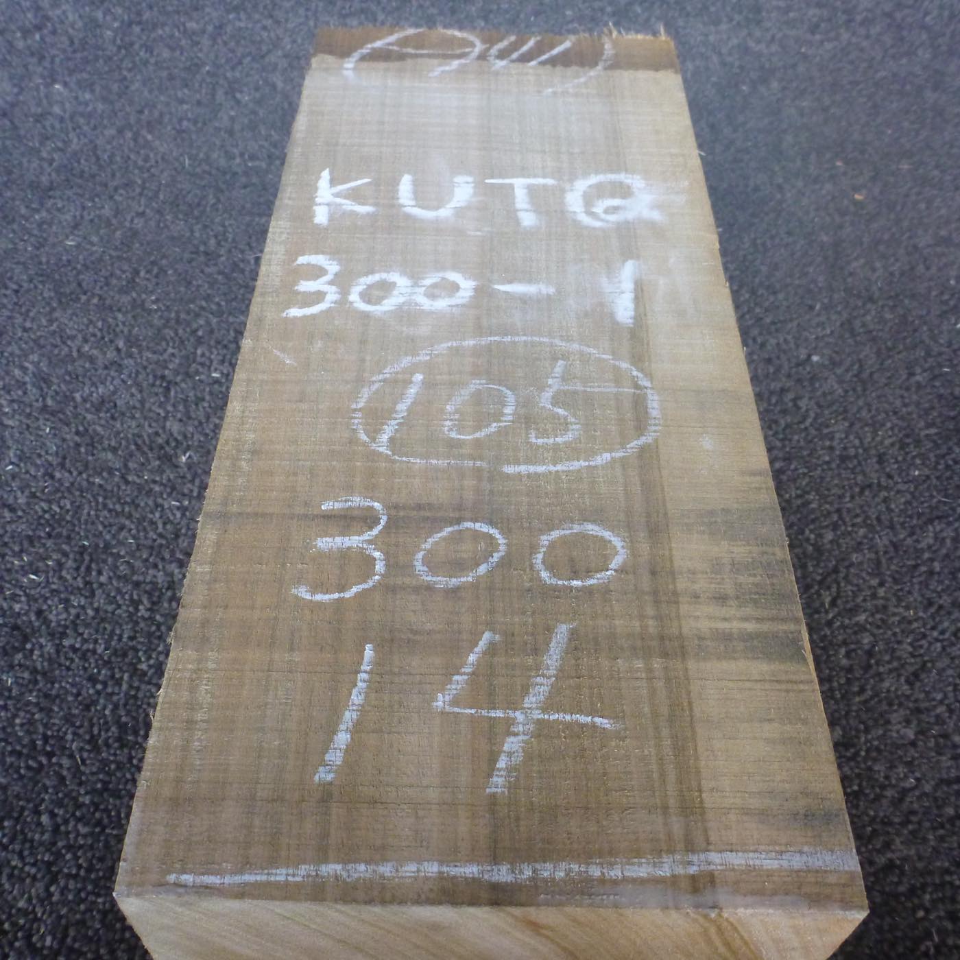 彫刻材 楠 柾目 ラフ材 L300×T105×W140mm KUTQ300-1  定番商品