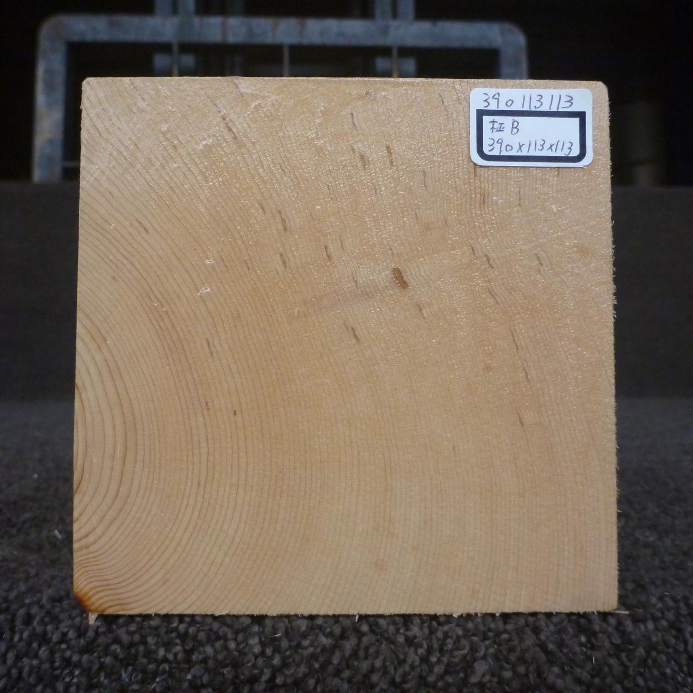 彫刻材 天然木曽檜 柾目盤 ラフ材 L390×T113×W113mm 390113113 Bグレード