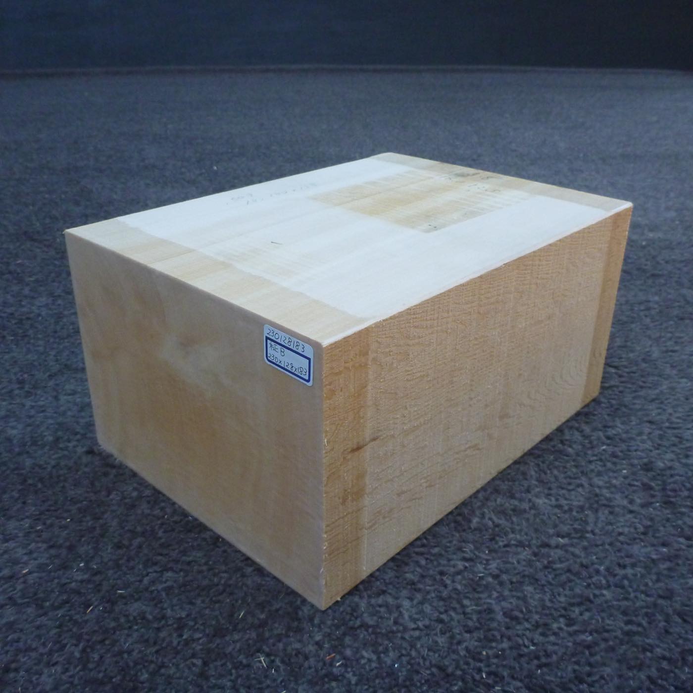 彫刻材 天然木曽檜：柾目 (定番以外) 50mm以上 – 大阪木楽屋