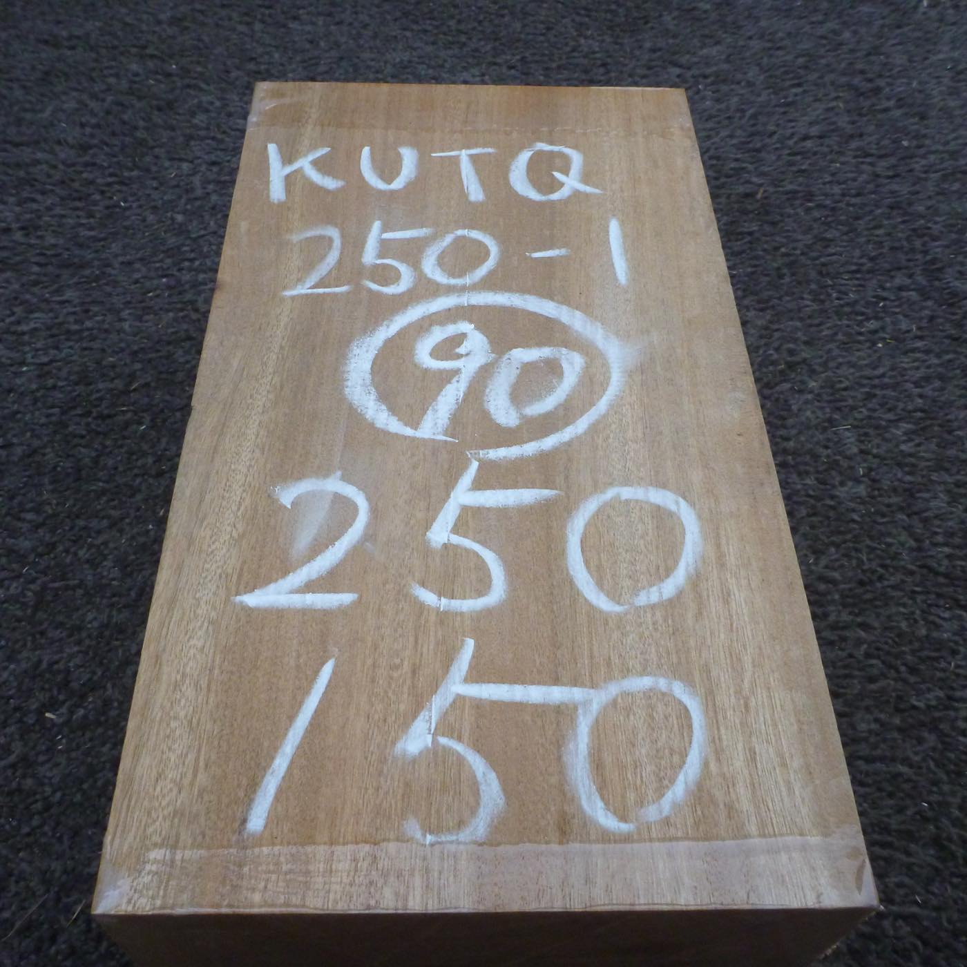 彫刻材 楠 柾目 ラフ材 L250×T90×W150mm KUTQ250-1  定番商品