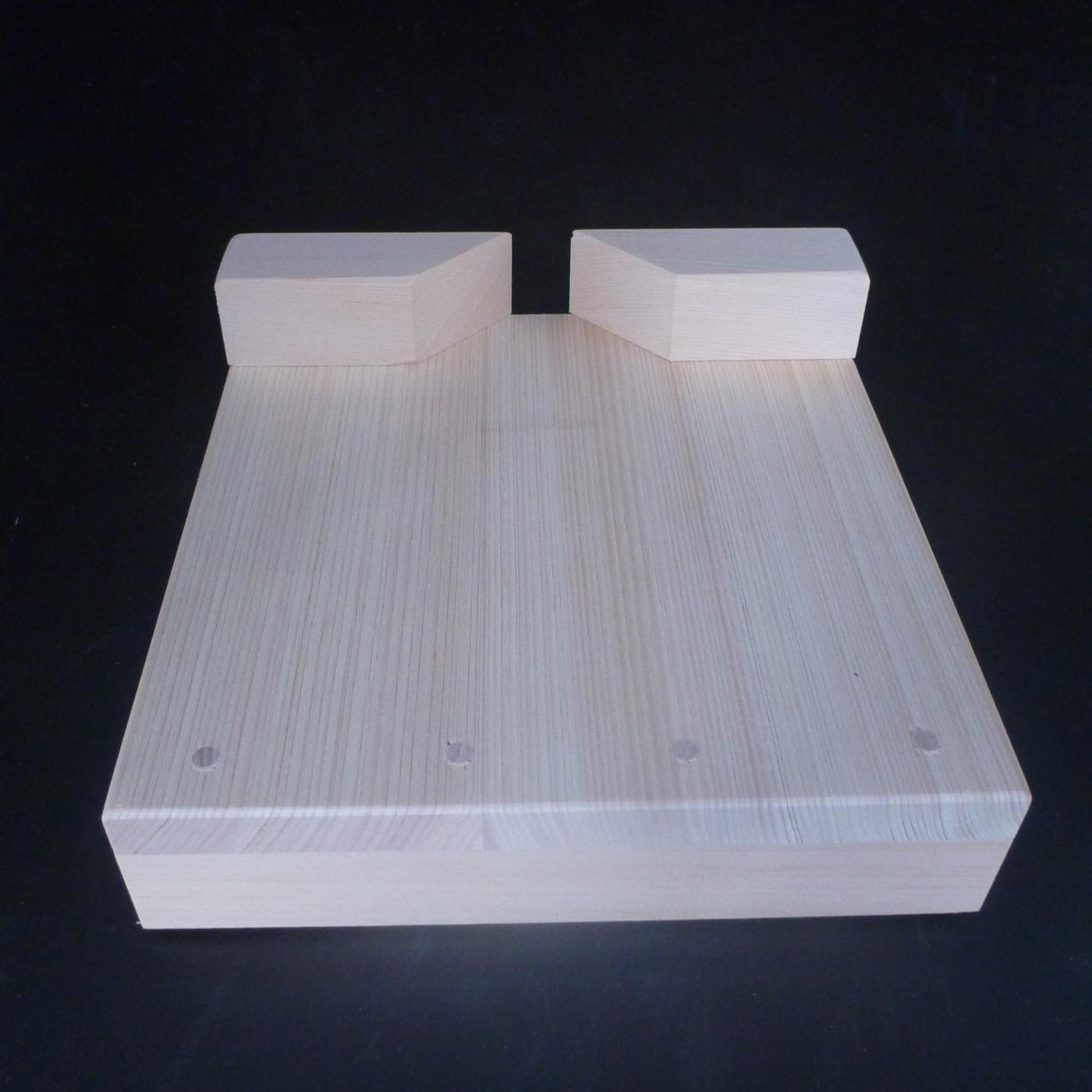 彫刻用作業台 小 桧製 200×200×15mm 留め板30×30mm sagyoudai-syou2